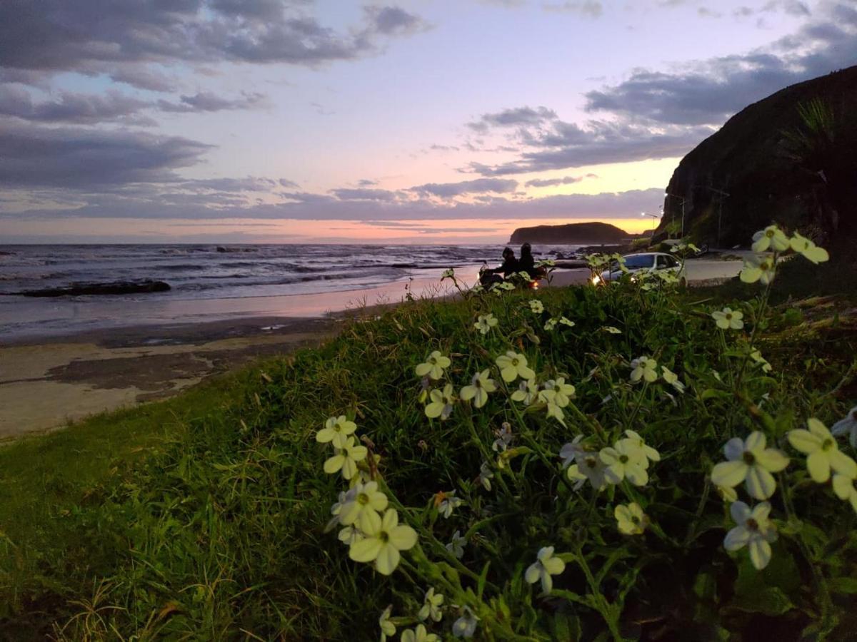 CASA completa em TORRES-RS - O MELHOR CUSTO BENEFICIO na mais bela praia Gaúcha - Cozinha - Banheiro - Ar condicionado - Smart TV 32 Android Apps Youtube - Netflix - Prime Vídeo e Wi-Fi - Estacionamento - Acomoda até 10 pessoas - Anfitriã Superhost n Villa Exterior foto