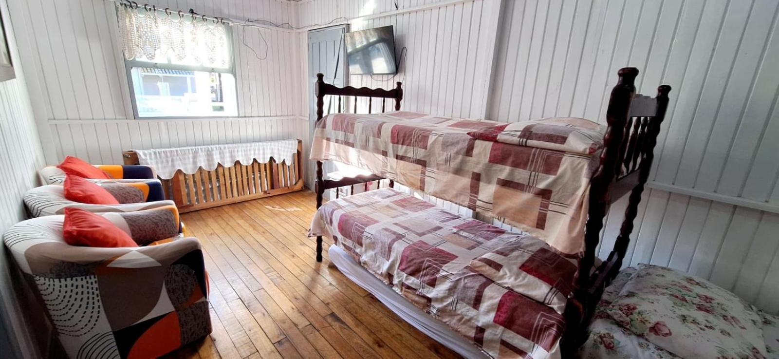 CASA completa em TORRES-RS - O MELHOR CUSTO BENEFICIO na mais bela praia Gaúcha - Cozinha - Banheiro - Ar condicionado - Smart TV 32 Android Apps Youtube - Netflix - Prime Vídeo e Wi-Fi - Estacionamento - Acomoda até 10 pessoas - Anfitriã Superhost n Villa Exterior foto