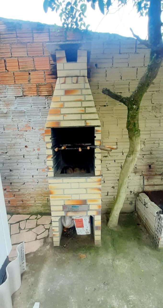 CASA completa em TORRES-RS - O MELHOR CUSTO BENEFICIO na mais bela praia Gaúcha - Cozinha - Banheiro - Ar condicionado - Smart TV 32 Android Apps Youtube - Netflix - Prime Vídeo e Wi-Fi - Estacionamento - Acomoda até 10 pessoas - Anfitriã Superhost n Villa Exterior foto