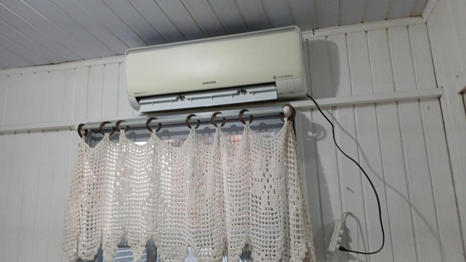 CASA completa em TORRES-RS - O MELHOR CUSTO BENEFICIO na mais bela praia Gaúcha - Cozinha - Banheiro - Ar condicionado - Smart TV 32 Android Apps Youtube - Netflix - Prime Vídeo e Wi-Fi - Estacionamento - Acomoda até 10 pessoas - Anfitriã Superhost n Villa Exterior foto